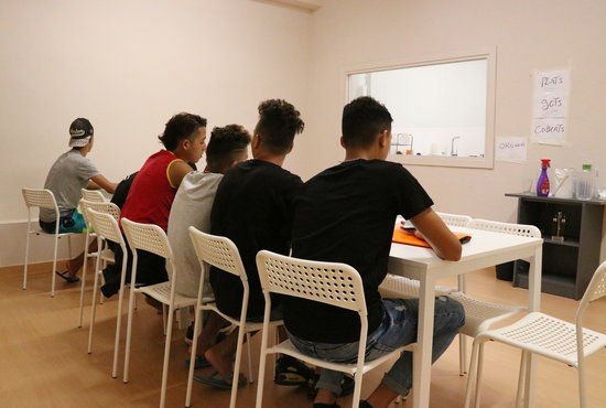 Teenagers at a center for unaccompanied foreign minors in Badalona (by Norma Vidal)